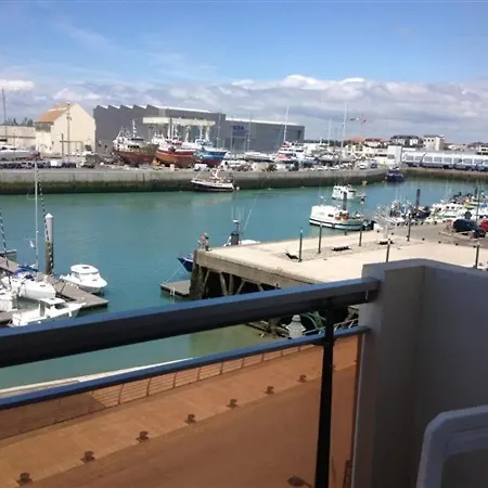 Apartment T2 Avec Balcon Au Coeur Des Sables D'olonne, 150m Du Centre, Ascenseur, Equipements Modernes - Fr-1-331-213 *