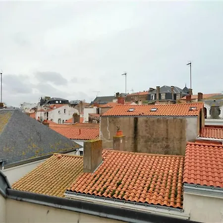 T2 Avec Balcon Au Coeur Des Sables D'olonne, 150m Du Centre, Ascenseur, Equipements Modernes - Fr-1-331-213 Lägenhet