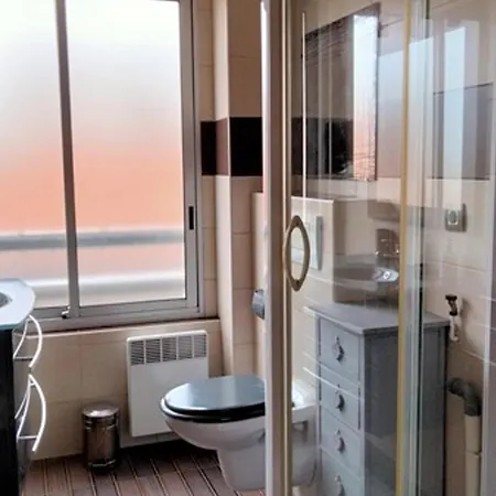 Apartment T2 Avec Balcon Au Coeur Des Sables D'olonne, 150m Du Centre, Ascenseur, Equipements Modernes - Fr-1-331-213